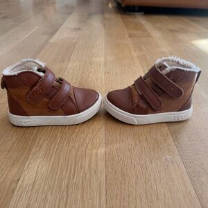 UGG Rennon Toddler Sneakers Boots Size 6 Chestnut Gently Used